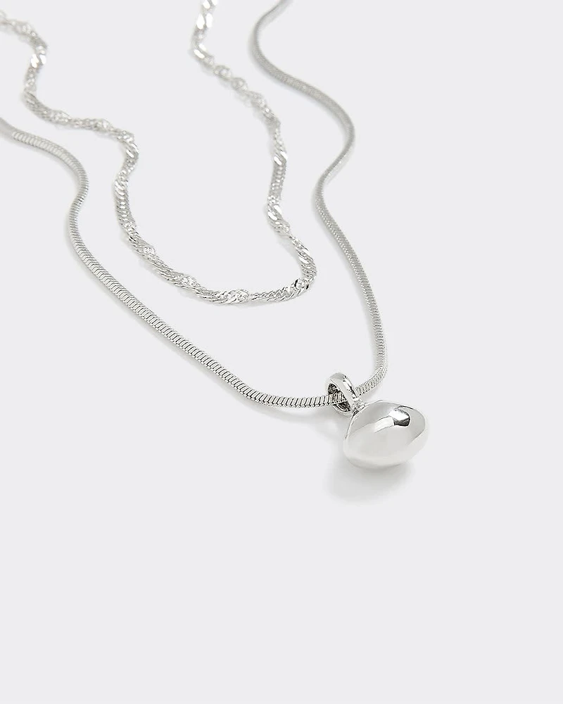 Collier double avec pendentif en métal
