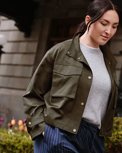 Manteau léger à poches utilitaires