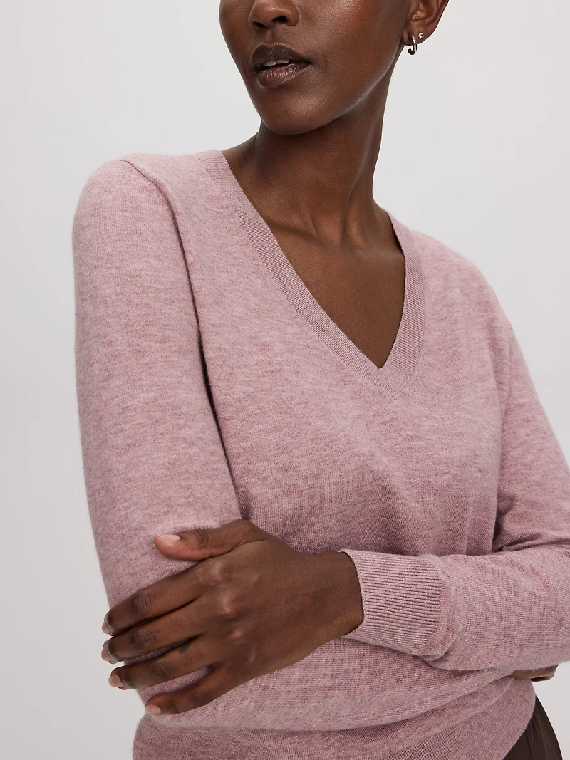 Long-Sleeve V-Neck Pullover - R Essentials