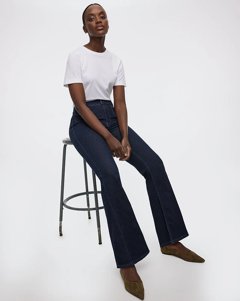 Jean à jambe évasée et taille mi-haute avec poches rabat