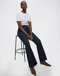 Jean à jambe évasée et taille mi-haute avec poches rabat