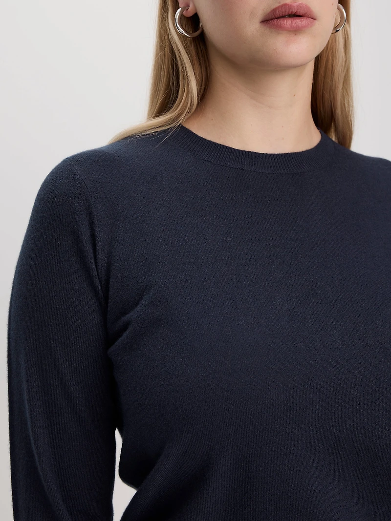 Long-Sleeve Crew-Neck Pullover - R Essentials