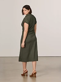 Robe moulante à boutonner manches courtes avec col chemisier