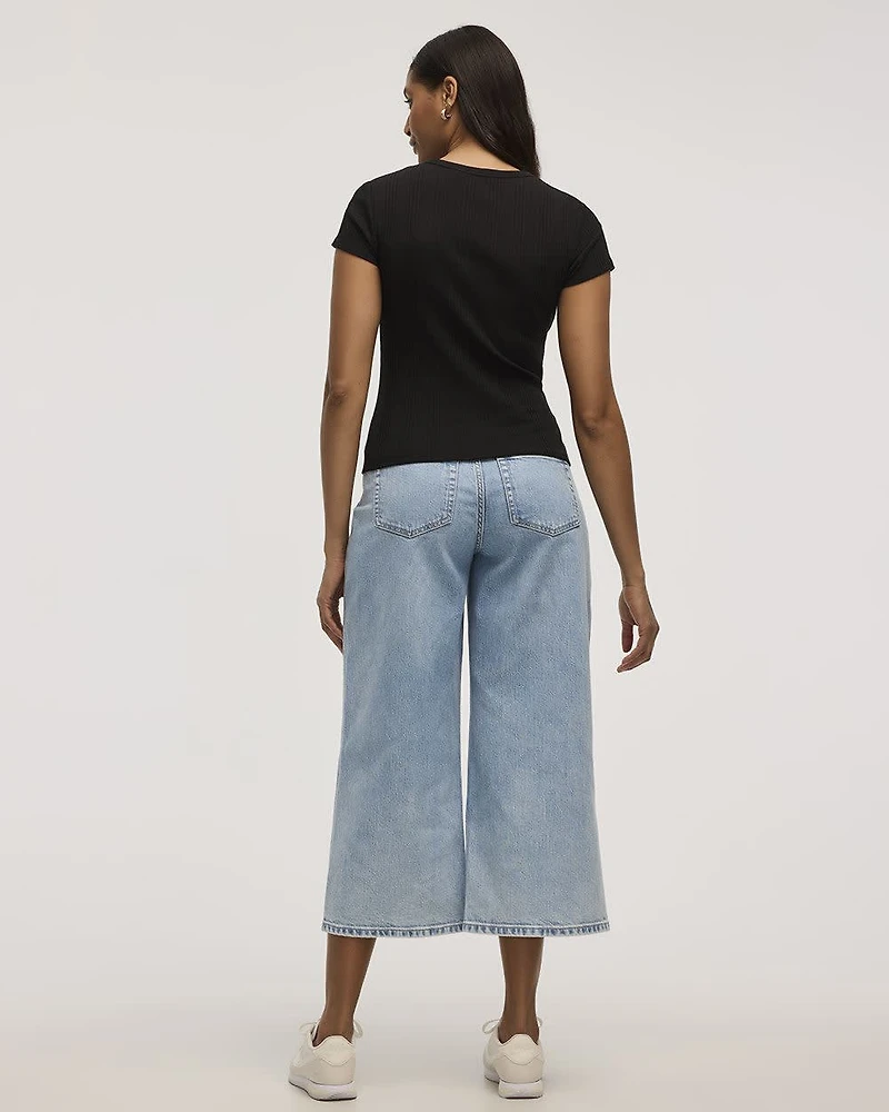 T-shirt ajusté et côtelé à col rond