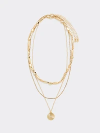 Collier court à chaînes multiples avec pendentif