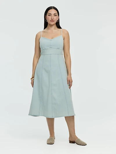 Robe midi en denim sans manches à encolure coeur
