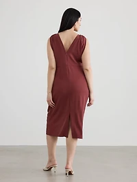 Robe midi ajustée sans manches à col V