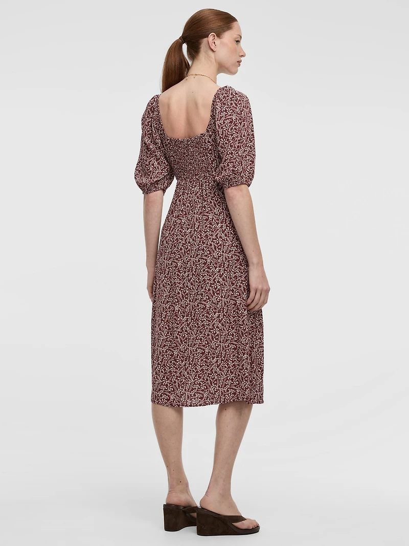 Robe midi à manches courtes avec encolure en coeur