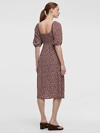 Robe midi à manches courtes avec encolure en coeur