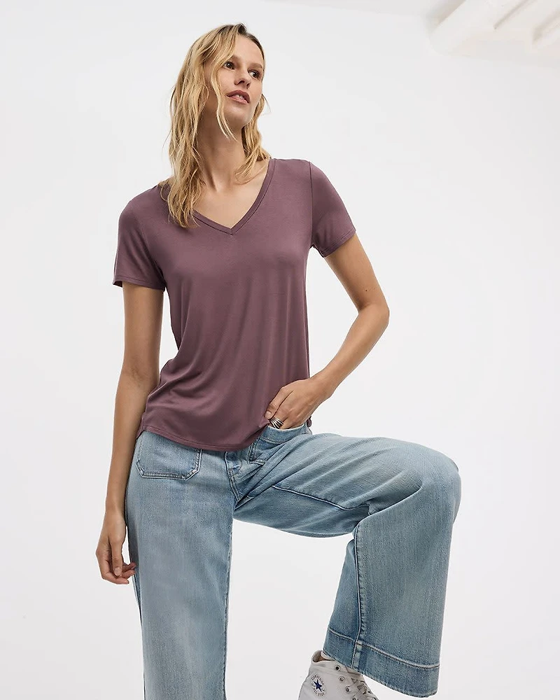 Short-Sleeve V-Neck Tee - R Essentials