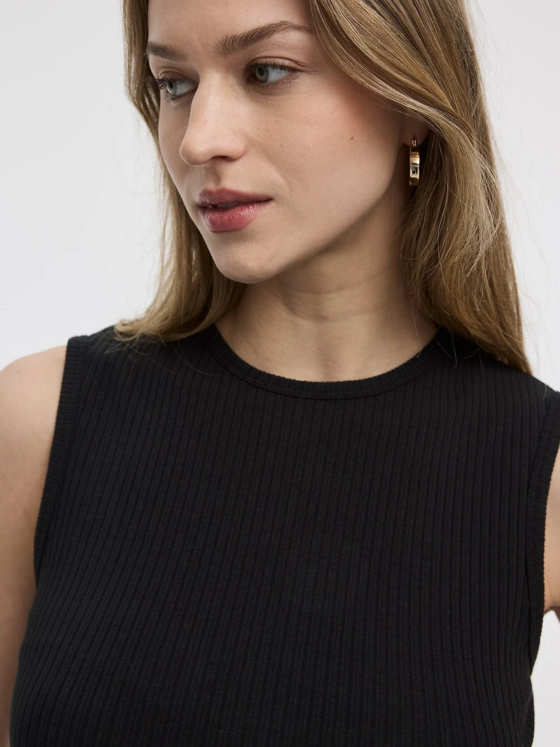 Camisole côtelée à col rond