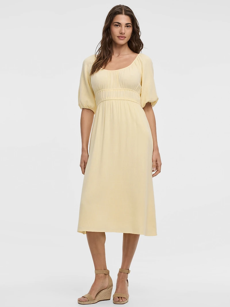 Robe empire midi à manches courtes et col dégagé