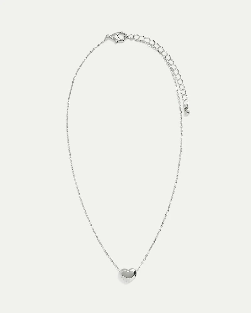 Collier court à pendentif bulle en coeur