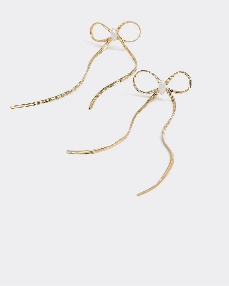 Boucles d'oreilles délicates en forme de boucle avec perles