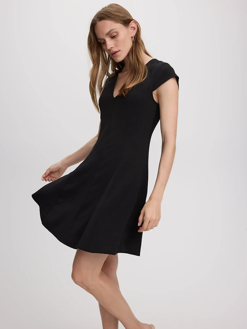 Robe courte à col V