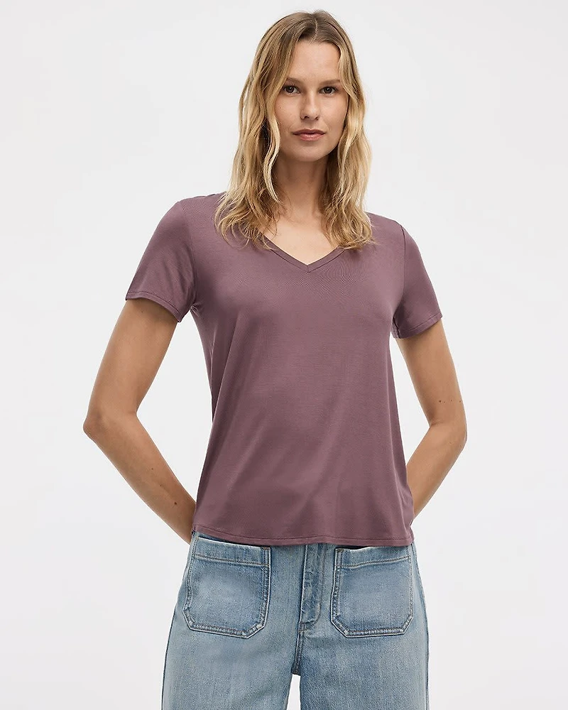 Short-Sleeve V-Neck Tee - R Essentials