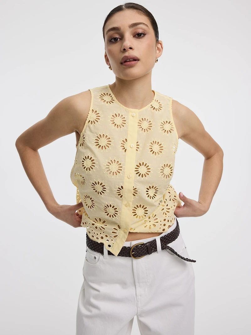Camisole boutonnée à oeillets col rond