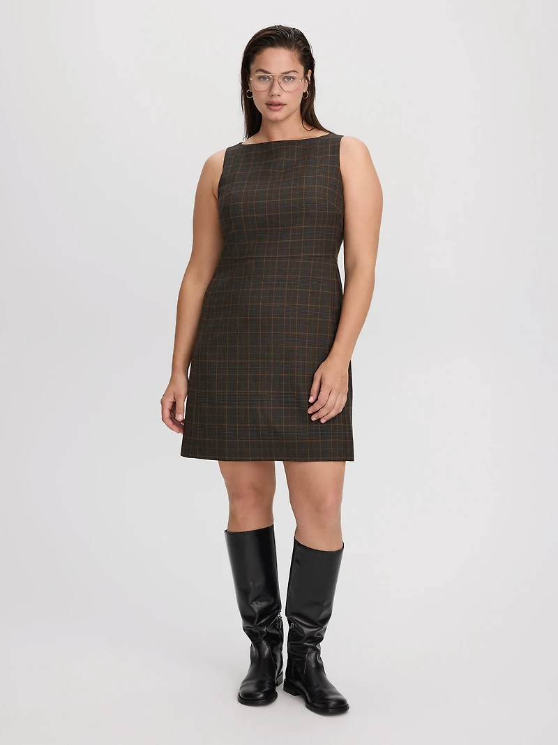 Robe ajustée sans manches à col bateau