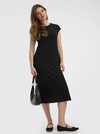 Robe midi à manches très courtes et col rond