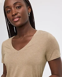 V-Neck Tee - R Essentials