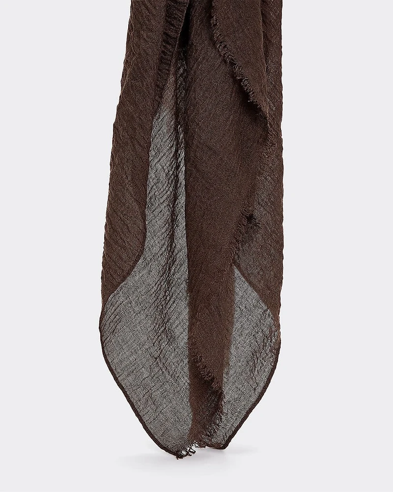 Foulard froissé avec ourlets effilochés