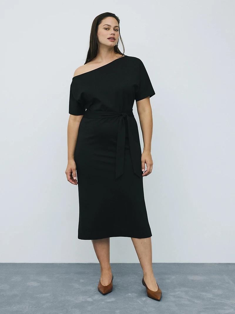 Robe midi à manches courtes épaule dénudée