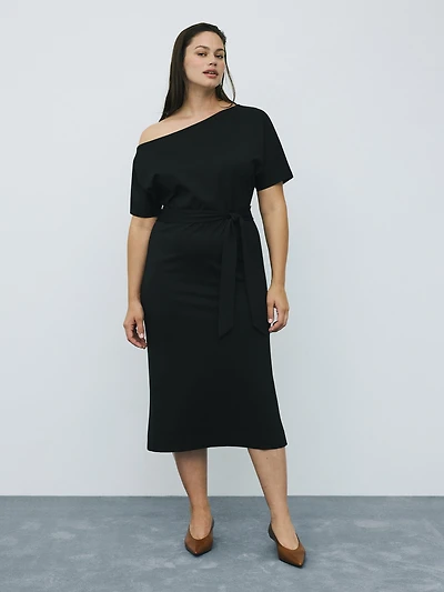 Robe midi à manches courtes épaule dénudée