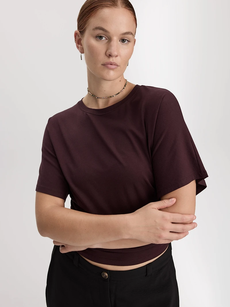 T-shirt rayé à manches courtes et col rond avec fronces latérales