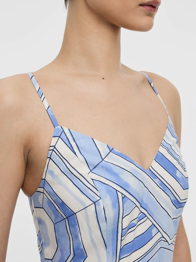 Robe midi cintrés et évasée sans manches