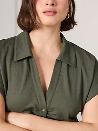 Robe moulante à boutonner manches courtes avec col chemisier