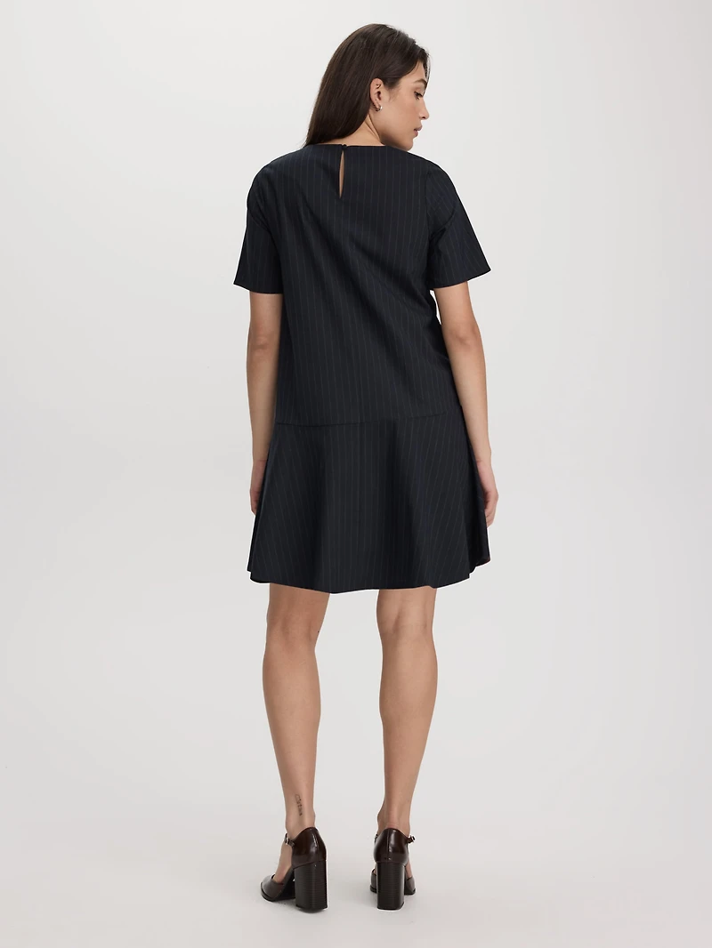 Robe courte à manches aux coudes et col rond