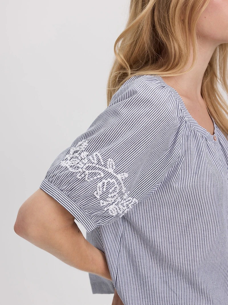 Blouse ample rayée à manches courtes et col dégagé