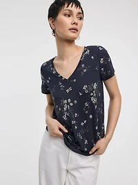 V-Neck Tee - R Essentials
