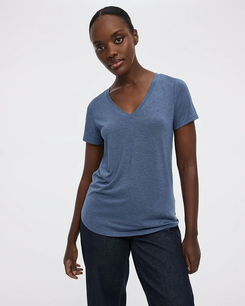 V-Neck Tee - R Essentials
