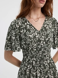 Robe midi étagée à col V et manches courtes volants