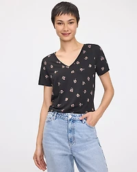 V-Neck T-Shirt - R Essentials