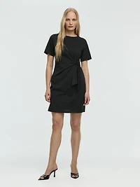 Robe ajustée à manches courtes avec détail noué