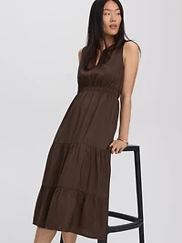 Robe midi sans manches à col fendu