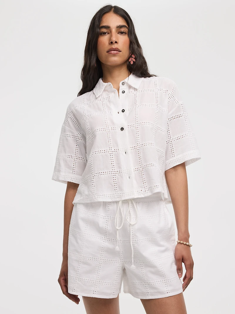 Short à détails brodés avec taille élastique