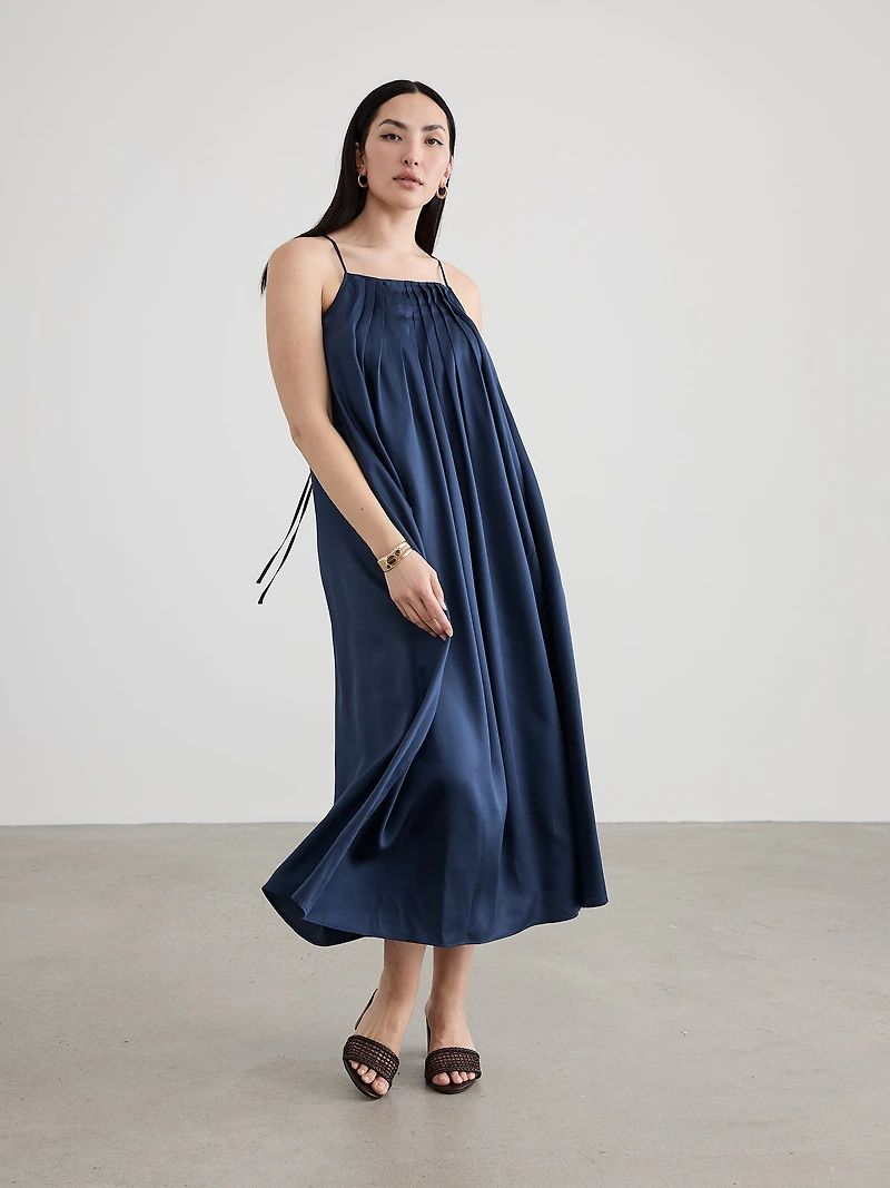 Robe maxi sans manches à col carré