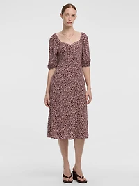 Robe midi à manches courtes avec encolure en coeur