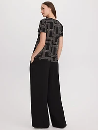 V-Neck Tee - R Essentials