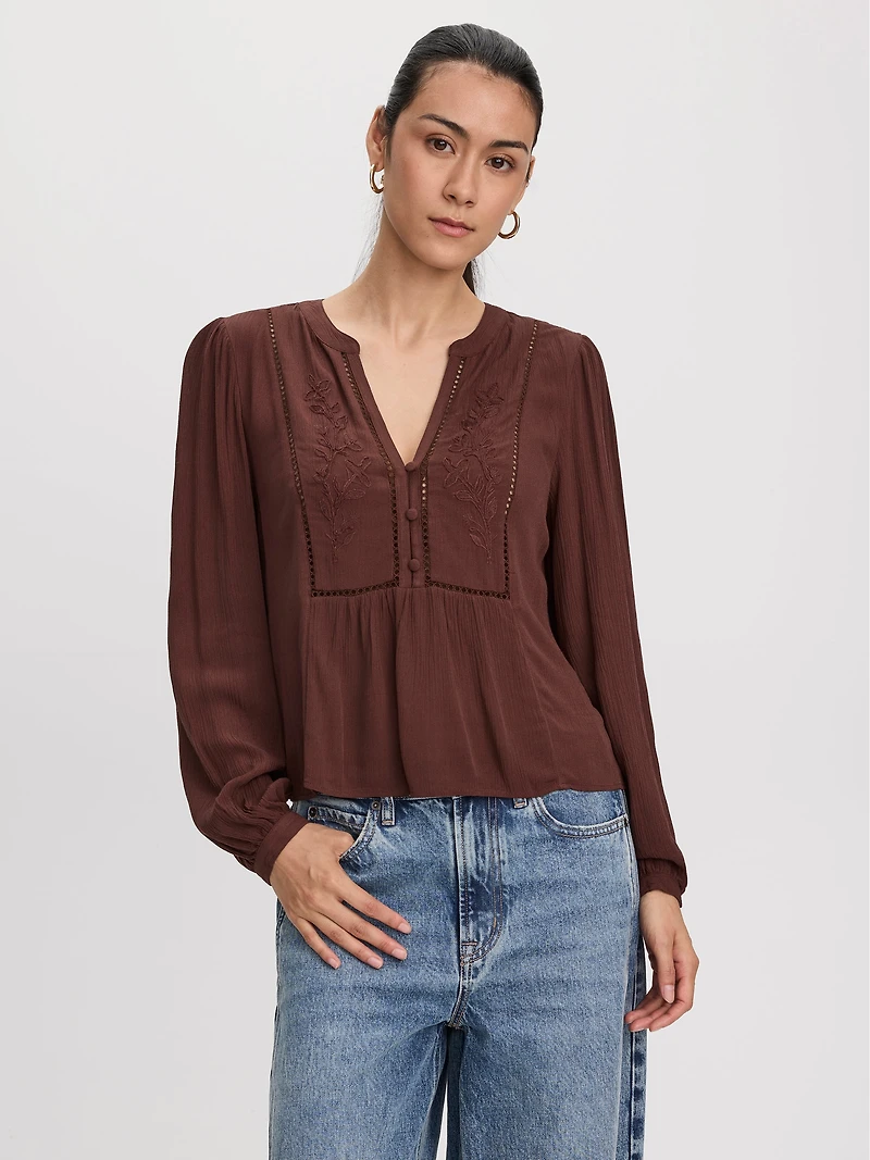 Blouse à manches longues et col fendu avec détails brodés