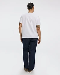 Boyfriend V-Neck T-Shirt - R Essentials