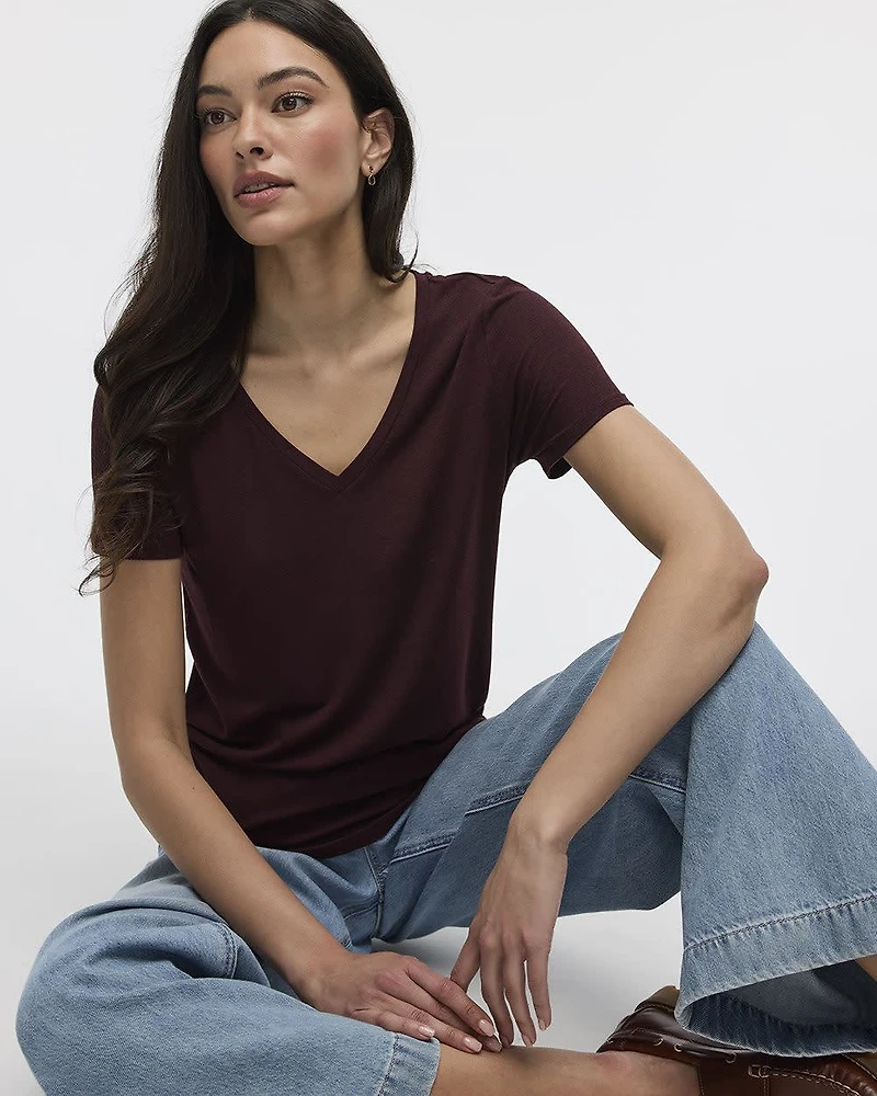 Short-Sleeve V-Neck Tee - R Essentials