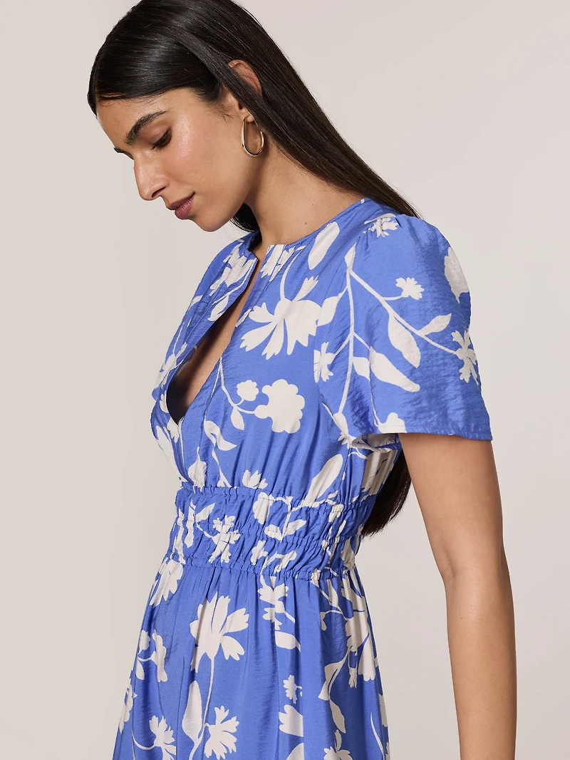 Robe maxi à manches courtes et col fendu