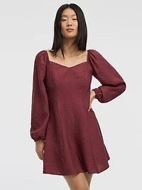 Robe bustier à manches longues bouffantes et encolure en coeur