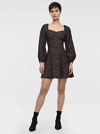 Robe bustier à manches longues bouffantes et encolure en coeur