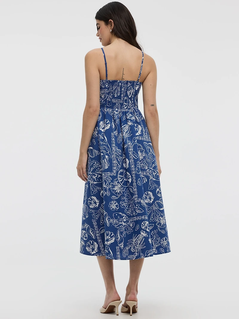 Robe midi cintrés et évasée sans manches