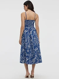 Robe midi cintrés et évasée sans manches
